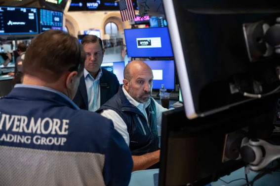 AtlasPolios's tweet photo. 📈 US ADDS 162,000 JOBS IN AUGUST

US employers added 162,000 jobs in August far above economists’ expectations while unemployment remained at 4.1%.

The stronger labour data increased expectations that the Federal Reserve could raise interest rates, although its next decision remains uncertain.