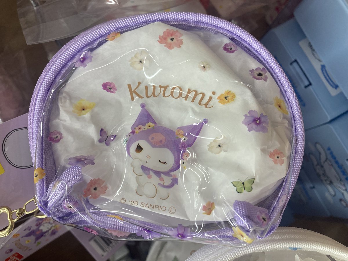 milktea_kitty11's tweet photo. ダイソーさん☆サンリオ新商品！

サンリオキャラクターズ♡フラワー
ハローキティ♡シナモン♡クロミ
刺繍フラットポーチ
刺繍シェル型ポーチ

これが刺繍のフラット＆シェル型ポーチ全種類だよ♡
花柄の刺繍がおしゃれでかわいい♡ https://t.co/3SzjA3wREM