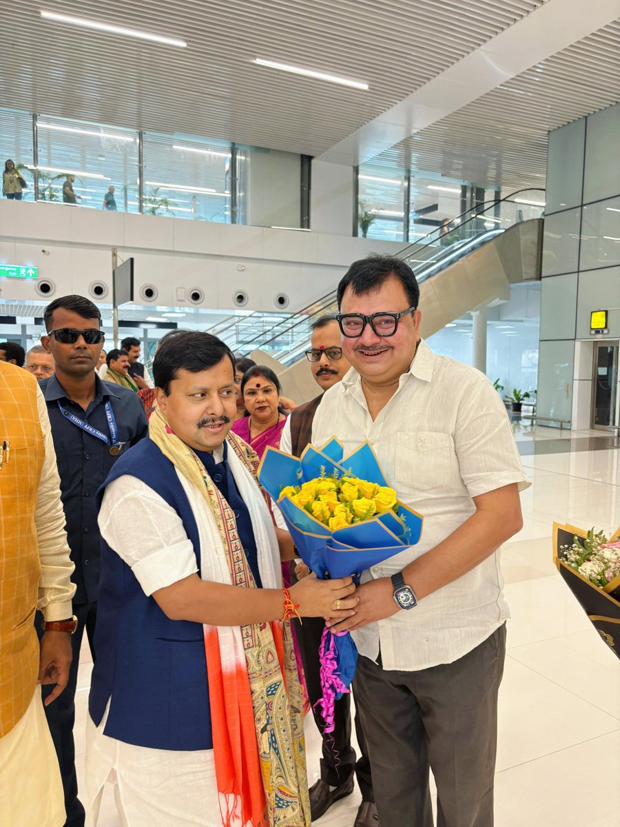SonuLeader's tweet photo. भाजपा के यशस्वी राष्ट्रीय अध्यक्ष आदरणीय बड़े भाई श्री @NitinNabin जी का बिहार की धरती पर हार्दिक स्वागत एवं अभिनंदन! 🙏

आपका आगमन हम सभी कार्यकर्ताओं के लिए ऊर्जा का संचार है।

#NitinNaveen #BJP4Bihar https://t.co/XO6dk5fsxA