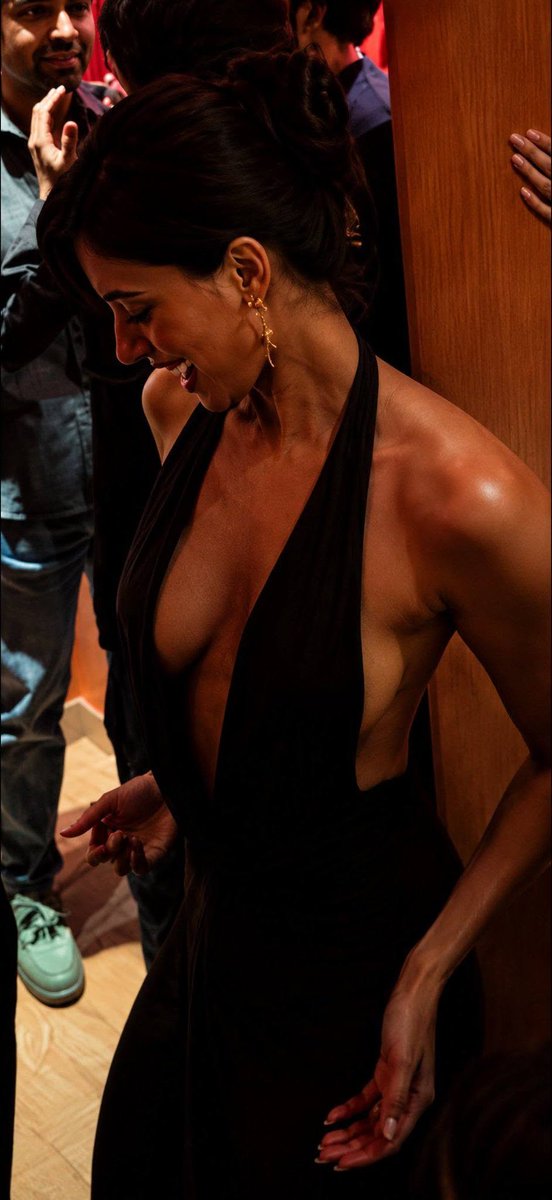 DekhL0's tweet photo. Disha Show Her Boobs In Every Angle 🥵 
#dishapatani #Dishapatani https://t.co/IXSL2I12dG