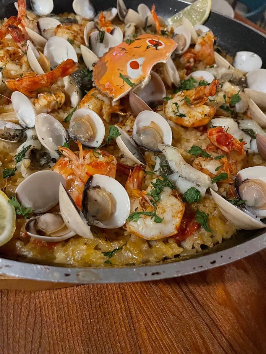 RachelCloprv's tweet photo. [Menú Festivo Espaol: Paella de marisco, churros con chocolate!  Solo por esta semana, ven y disfruta los sabores tradicionales en nuestro restaurante!]， https://t.co/OC4iCSvOcy