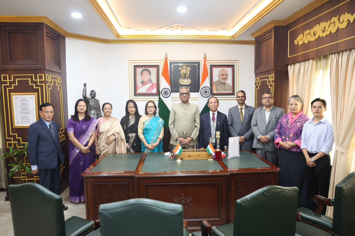OmMathur_Raj's tweet photo. Ms. Sarla Rai was administered the oath of office as Member (Administrative) of the Lokayukta at Lok Bhawan today; best wishes to her for this new role.
State's Chief Secretary Mr. Ravindra Telang and the Secretary to the Governor Mr. Jitendra Singh Raje, along with Senior officials from the Home Department, including the were present on this occasion.
@PMOIndia