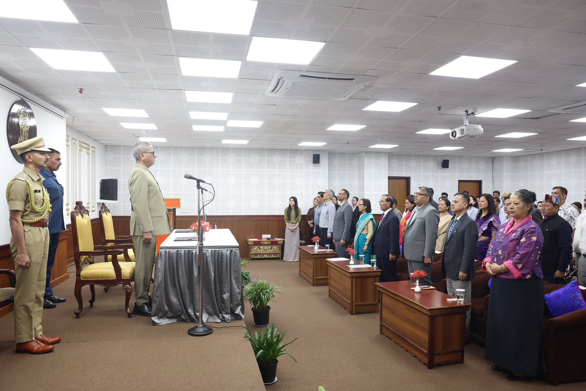 OmMathur_Raj's tweet photo. Ms. Sarla Rai was administered the oath of office as Member (Administrative) of the Lokayukta at Lok Bhawan today; best wishes to her for this new role.
State's Chief Secretary Mr. Ravindra Telang and the Secretary to the Governor Mr. Jitendra Singh Raje, along with Senior officials from the Home Department, including the were present on this occasion.
@PMOIndia