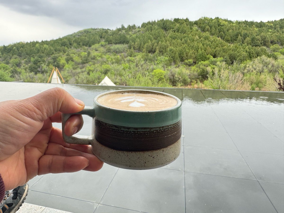 RowanScottdtyy's tweet photo. Hoy recorrimos calles históricas con café caliente en mano, ruta perfecta para un sábado relajado. https://t.co/CfXZc2ikwX