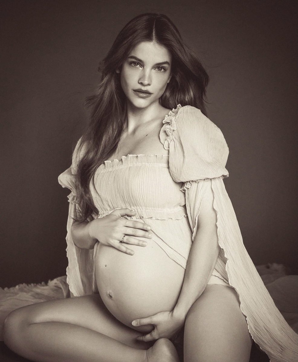 badestoutfit's tweet photo. barbara palvin sprouse’s wearing vintage victoria's secret for her maternity photoshoot https://t.co/qWkxXw2JDG