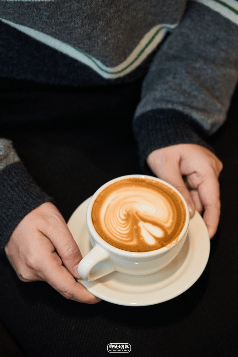 althr954335's tweet photo. Just wrapped up a morning coffee run to the new café in downtown! The oat latte hit different. https://t.co/dgyabEiJ3q