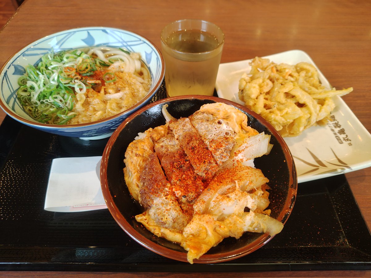 tetsuya946's tweet photo. 丸亀でカツ丼！
うどんチェーン店でカツ丼は珍しい気がする。👴🏻 https://t.co/bGMY9lOthI