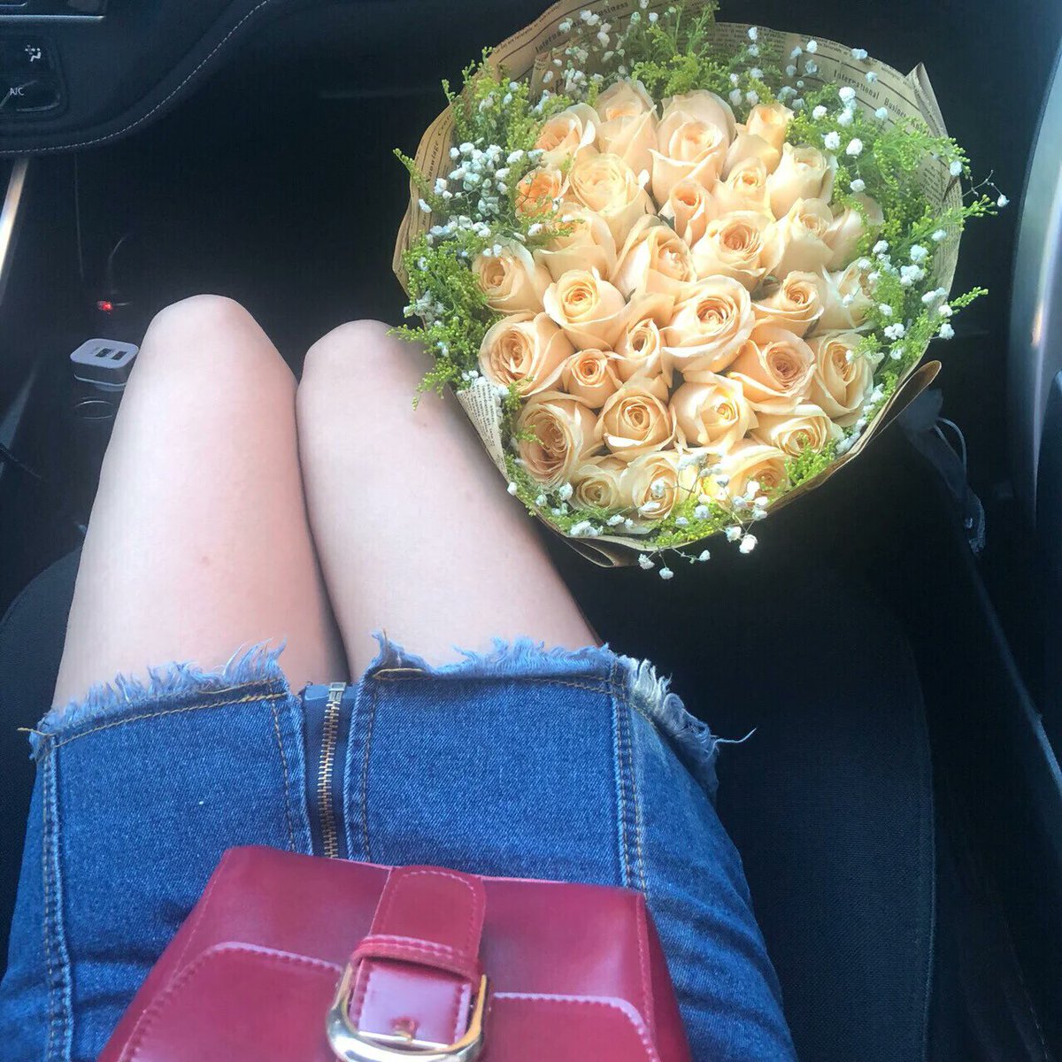 hones620996's tweet photo. Just got caught stealing half of my boyfriend’s fries at our lazy Sunday picnic—he sighed but still passed the whole box over. Best small win ever. https://t.co/arRxtUstxK