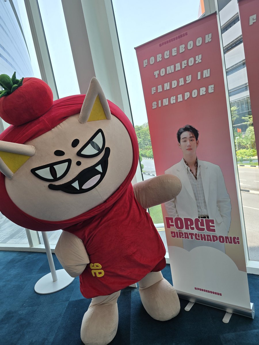 tomafox_gmmtv's tweet photo. ฟ้อกพ้อมแน้ว สิงคะโปเจอกานงับ 🦊🍅

#GMMTVFANDAY32SG
#ForceBookTomafoxXFanday32SG
#TOMAFOX https://t.co/rLYGXHAP9j