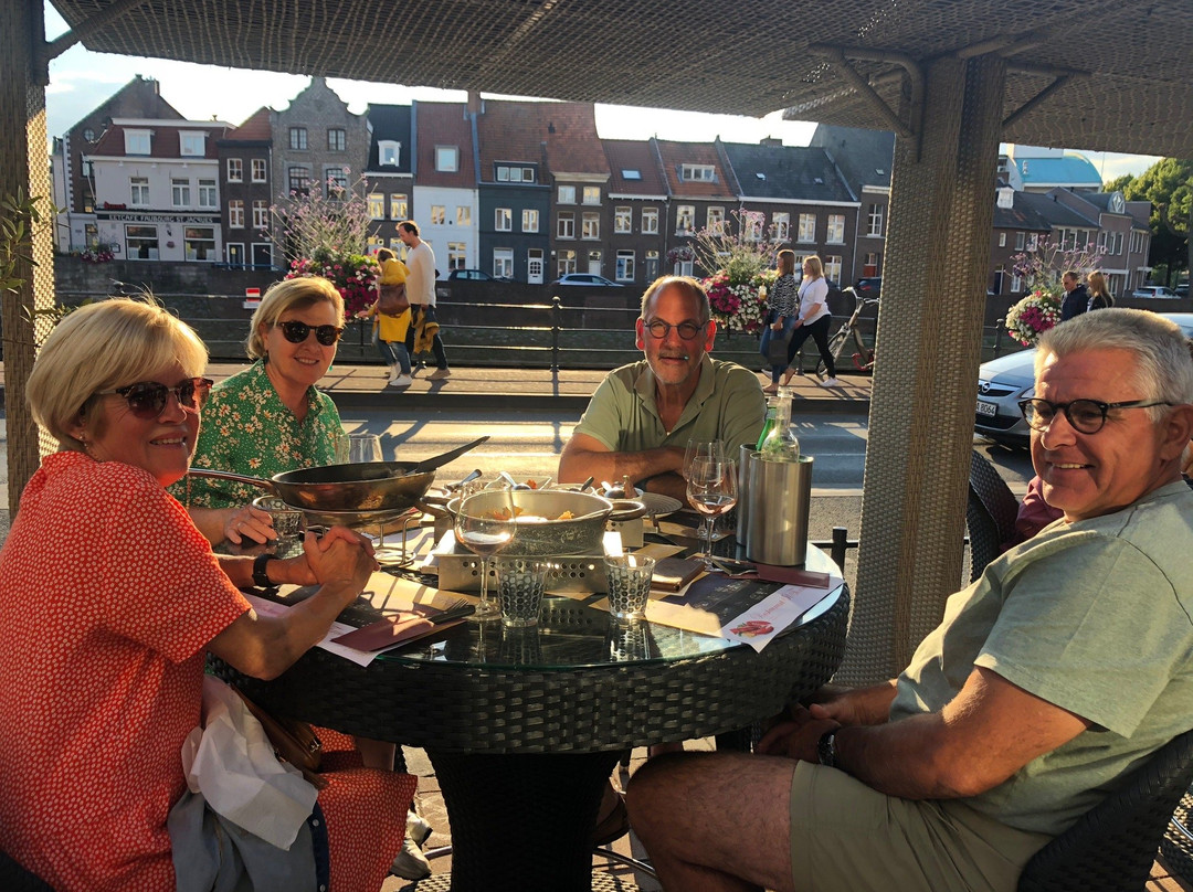 petiw367746's tweet photo. Finally catching up with my old crew after way too long—laughter’s louder, stories are sillier, and time melts when we’re together https://t.co/92MP7OvIfh