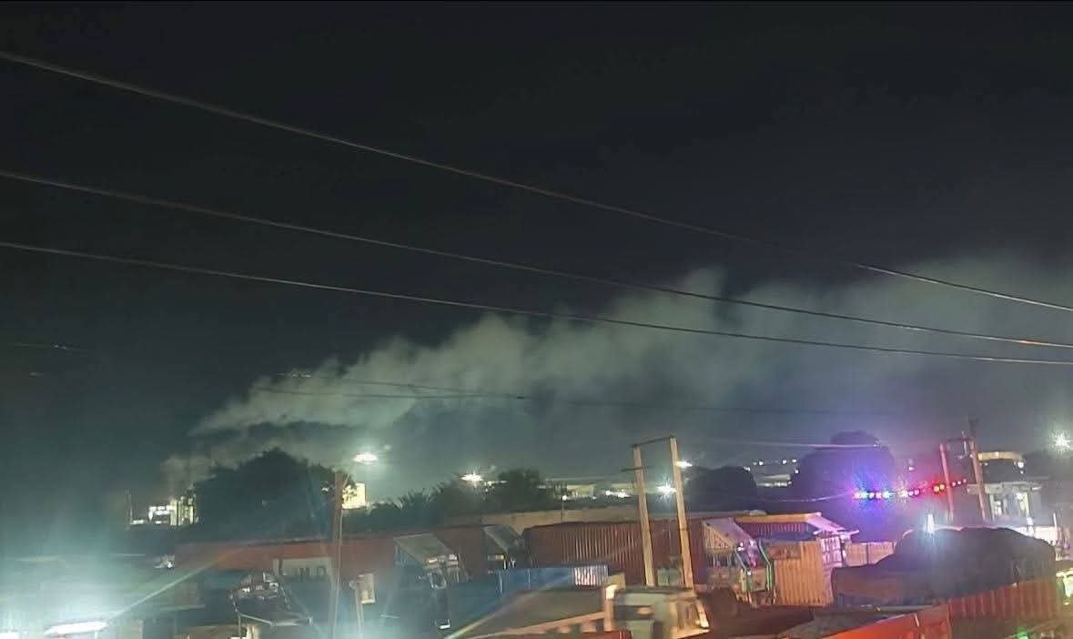 PadlaAli's tweet photo. The pollution coming from India to our coast is causing people here—including Muslims and children—to fall victim to diseases like cancer. We are reaching out to you and seeking your cooperation; please stop this discharge. 🙏🙏🙏 @Iran_in_India @arabnews https://t.co/g8OwQ80Kvo