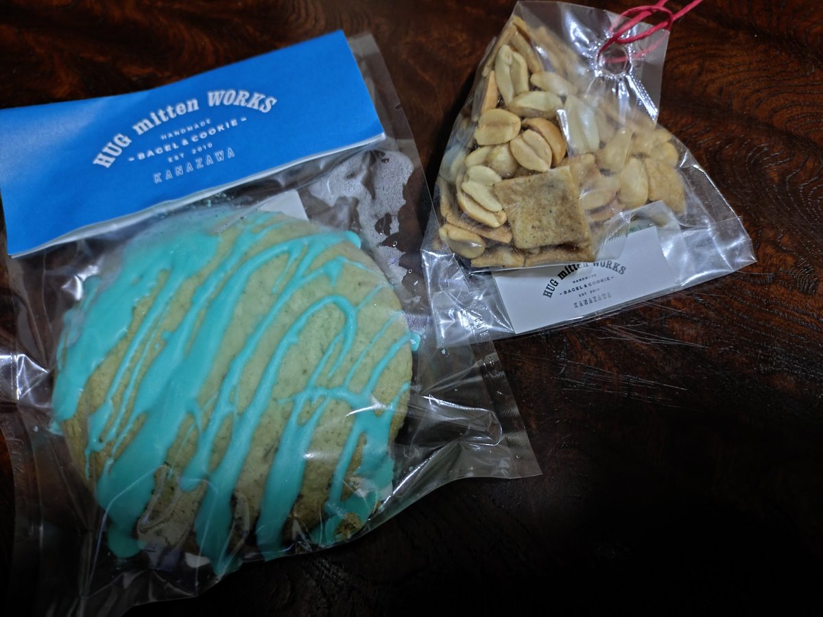 candy_373's tweet photo. だいぶ前の
ハグワークス
酒粕クラッカー山椒
ピーナッツ入りになったのね
全部クラッカーに戻っても良いんですよ

アメリカンチョコミントチャンククッキー
日持ちするしこの派手な見た目は目立ってたんだもの
チューイー系かと思いきや多少ソフトなクッキー美味しかった https://t.co/6ml9m1OXGQ
