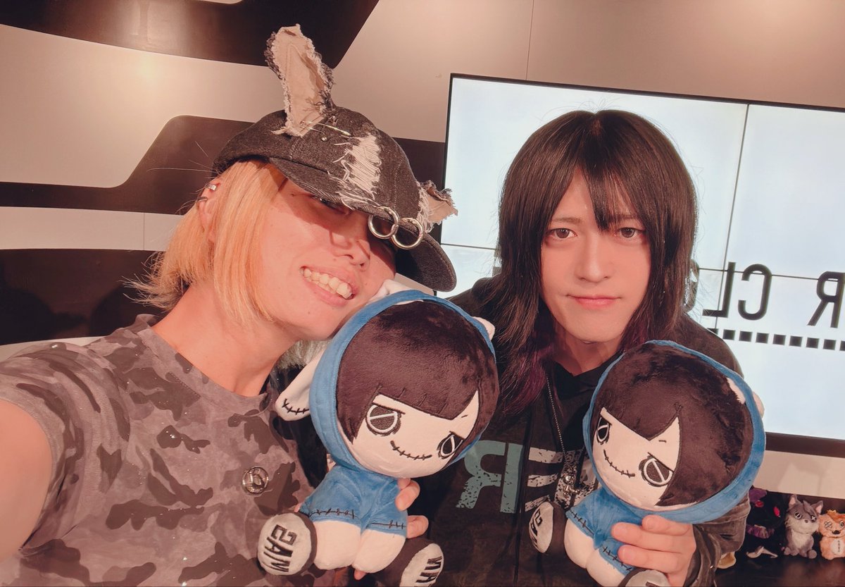 HamamoriHajime's tweet photo. @akiriri_  ＃NieR ＃NieR_tokyo

大好きジャンマスと一緒に！！

ジャンマスぬいゲット一位のヲンナと二位のヲトコ🫶🏻

ジャンマスいつも優しいからしゅきぃ❤️❤️❤️
いっぱい元気吸いとったったw

顔も良きぃぃぃい https://t.co/qxcBF9Ah4l