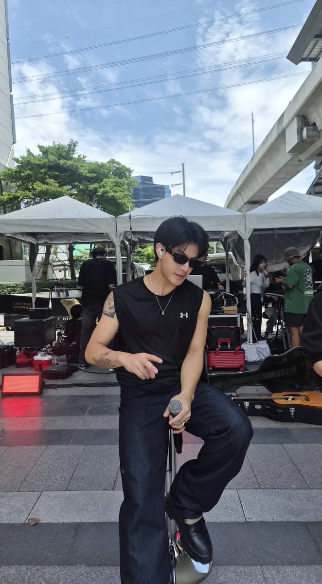 Jeewath01's tweet photo. See u at 6:30💋 https://t.co/Z5ByghQnkd