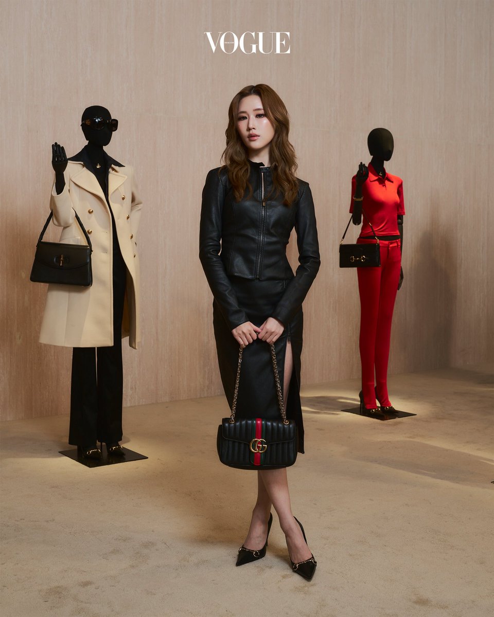 VogueThailand's tweet photo. #VogueReports โว้กรวมลุคเซเลบริตี้สายแฟชั่นจากงาน Gucci Primavera ในรอบ Re-See ที่เปิดโอกาสให้สัมผัสไอเท็มในคอลเล็กชั่นใหม่ของ Gucci @gucci โดย Demna อย่างใกล้ชิด ซึ่งวันนี้มีแขกคนสำคัญร่วมนำเสนอมุมมองแฟชั่นแบบใหม่ทั้ง ‘เจนเย่-เมธิกา’ @janeeeyeh, ‘ออฟ-จุมพล’ @off_tumcial, ‘โบว์-เมลดา’ และ ‘เจ้าขุน-จักรภัทร’ ที่หยิบยกเอกลักษณ์ทั้งเรื่องซิลูเอตแนบเนื้อ งานเทเลอริ่งเบาสบาย เครื่องหนัง เรื่อยไปจนถึงลวดลายโมโนแกรม #Gucci #GucciPrimavera 

สามารถติดตามอัลบั้มฉบับเต็มได้แล้วที่ https://t.co/hwTtohjOrH

ภาพ: Nattanam W.