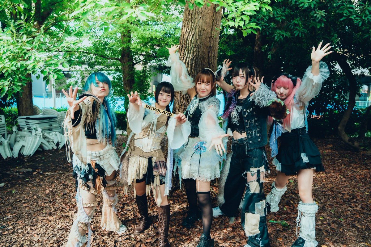 REVOLAND_jp's tweet photo. #REVOLAND #即レボ 

- - - - -
🎪SiLENT←NOiSE
@silentnoise_gmg 
- - - - -

📝レボあるある
ご飯屋さんもめちゃくちゃある

photo by @KENTARO_TAR https://t.co/VgmLnJ4fEz