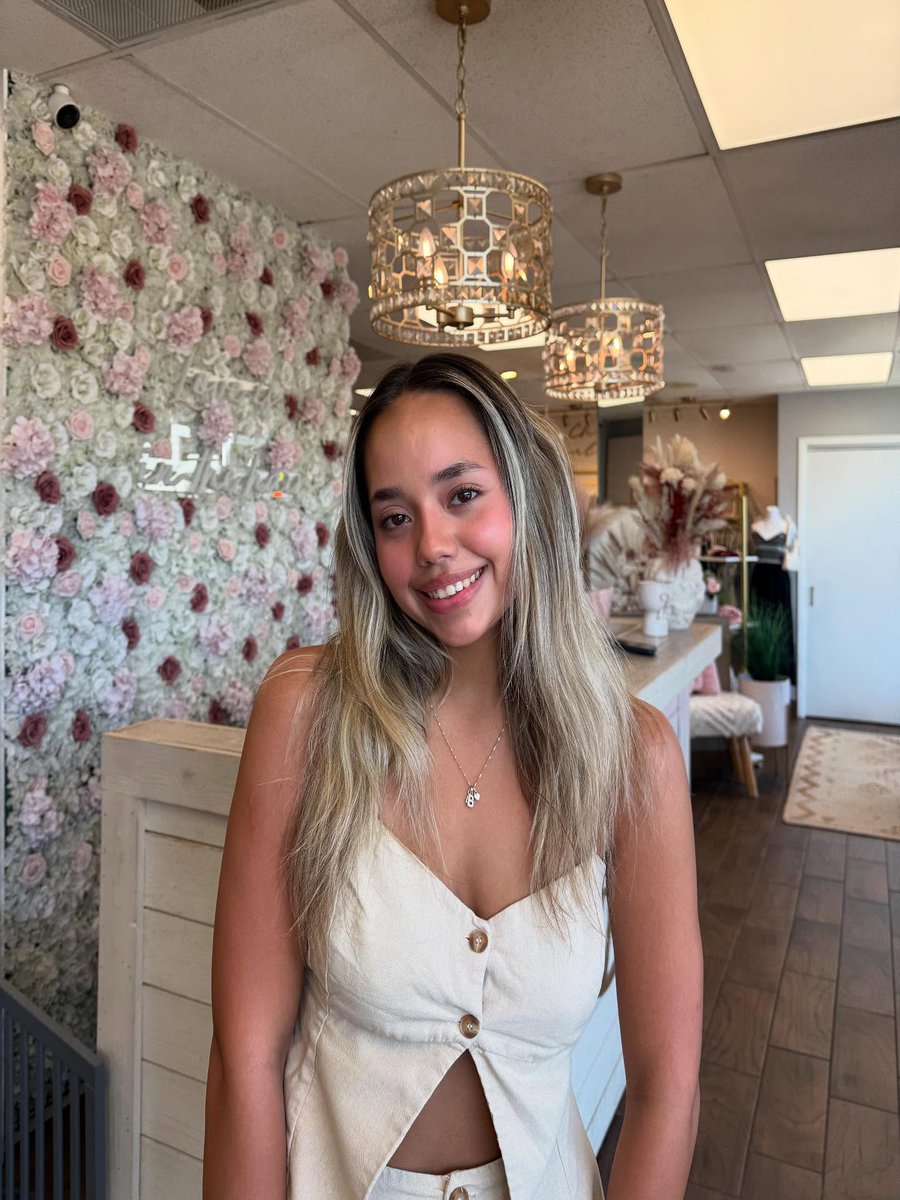 LasonyaWaeok's tweet photo. Blonde, bright, and beautiful birthday hair! https://t.co/aOkqTxbI5m