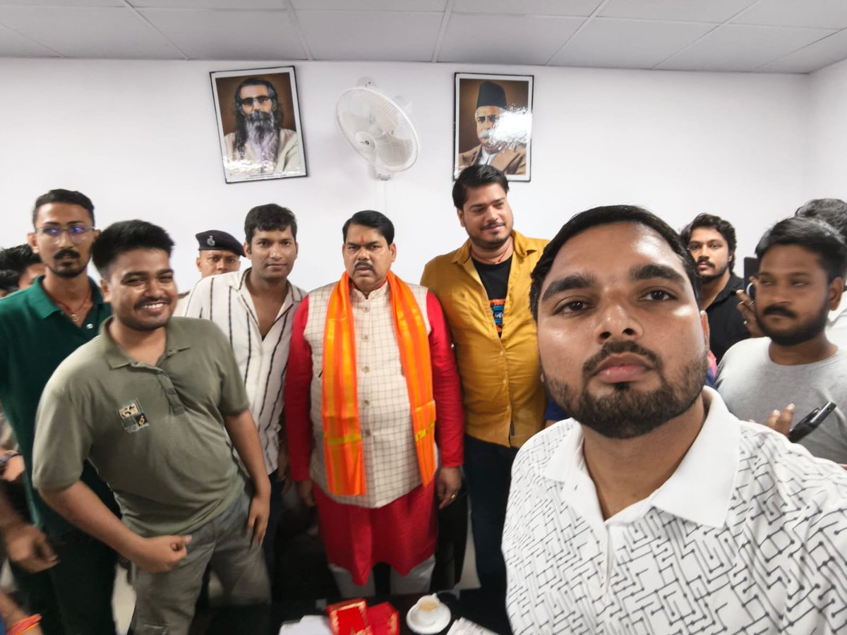 nishu11112222's tweet photo. आज 5 sept शिक्षक दिवस के अवसर पे माननीय @mkrtiwari_bjp  Education Minister से #Stetappearing और #Ctetappearing को किसी भी हाल मे #tre4 me मौका ना मिले.. हमलोग का एक positive view ke साथ बात हुए उन्होंने ने कहा की आपकी बात पे विचार किया जायेगा https://t.co/GRAPJZzcTD