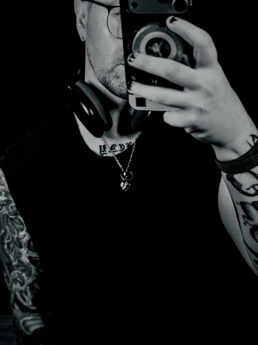 vidacormeum's tweet photo. Chat. We grabbed more tats. https://t.co/D6JqaN6XJB