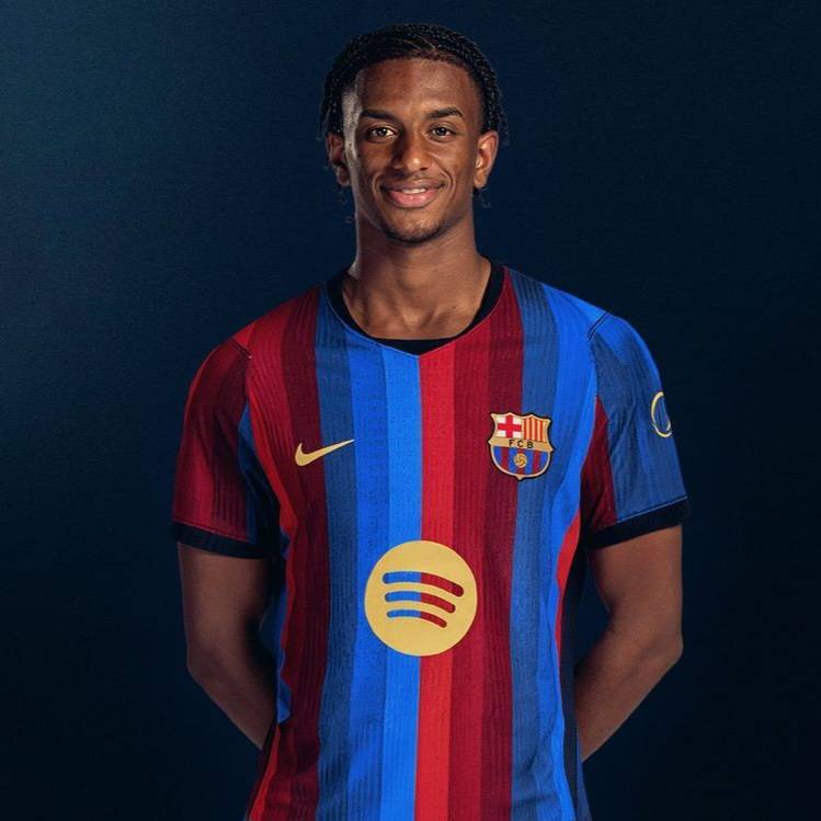 BarcaTimes's tweet photo. 🚨🎖️| 𝐉𝐔𝐒𝐓 𝐈𝐍: Flick will have to leave one player out of the Valencia squad.
With Gavi and Gabriel Jesus ready, Barça currently have 24 players available, but only 23 can be called up. Balde or Fariñas could be the one excluded. [@scapde_45] #fcblive  🔵🔴 https://t.co/LUWY5qaJNV