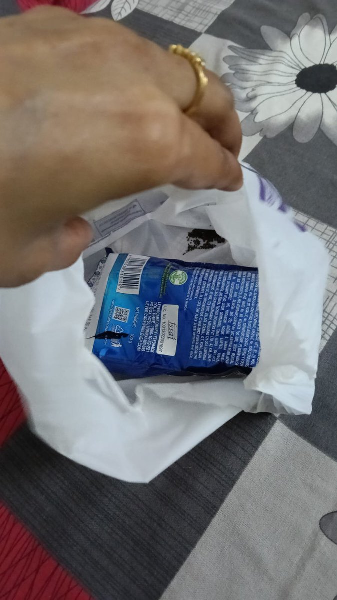 Adhyan007's tweet photo. @ZeptoNow This is seriously unacceptable. You’re delivering used/damaged products,then refusing returns, while“customer support”is nothing but automated copy-paste replies.
No real resolution,no accountability. Is this how Zepto treats customers?
#Zepto #ZeptoComplaint https://t.co/jOiuq2O6Tf