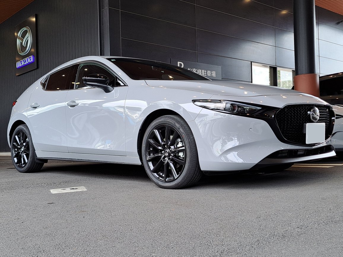 TTO241's tweet photo. 点検で待ってる間に担当営業さんの計らいで、MAZDA3FB の25Lに試乗しました😉
エアログレー格好イイ👏
+500ccの余裕は走り出しで分かりました👍
懐かしのバーガンディ内装🥰
#MAZDA3FB #MAZDA3 #25L #エアログレー
#湘南マツダ #湘南マツダ相模原店 https://t.co/xEqyByanYK