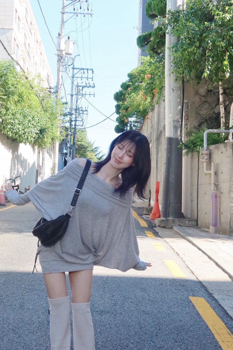 yejjo_'s tweet photo. 미연님 샤오홍슈😭😭
자연광 아래에 잇으니까 진짜 하지말라는소리가절로나오네 제발그만해주세요…… https://t.co/rOBoeiwaP3