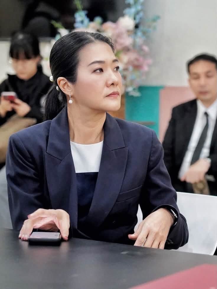 XThnbatr's tweet photo. พี่หมวยดุม๊ายยย!                         ม่ายยยดุ~~     #ธีรรัตน์สำเร็จวาณิชย์ https://t.co/OosY3eFIGu