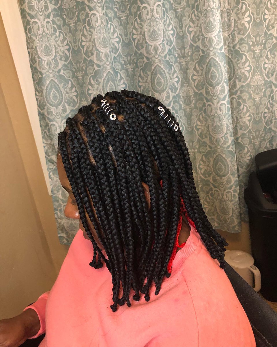 BibiKeelyxwb's tweet photo. Belleza en rojo y negro con bob braids y trenzas cortas tipo paje. ¿Y tu cita para cuándo? Reserva hoy. https://t.co/dZ92FbFOJm