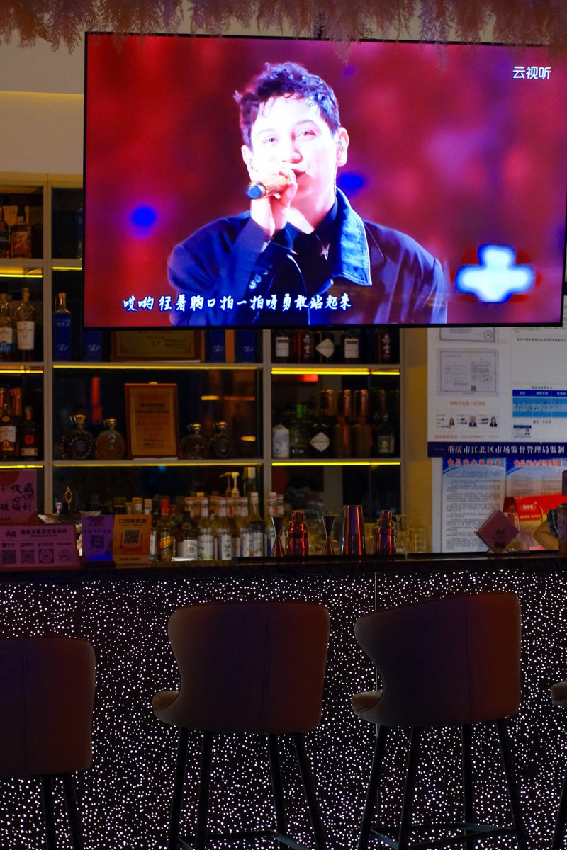nkw1228's tweet photo. 周末躲进KTV，麦霸上线嗨到天暗，把所有不开心都唱成跑调的快乐！ https://t.co/5XG7dwz1Ry
