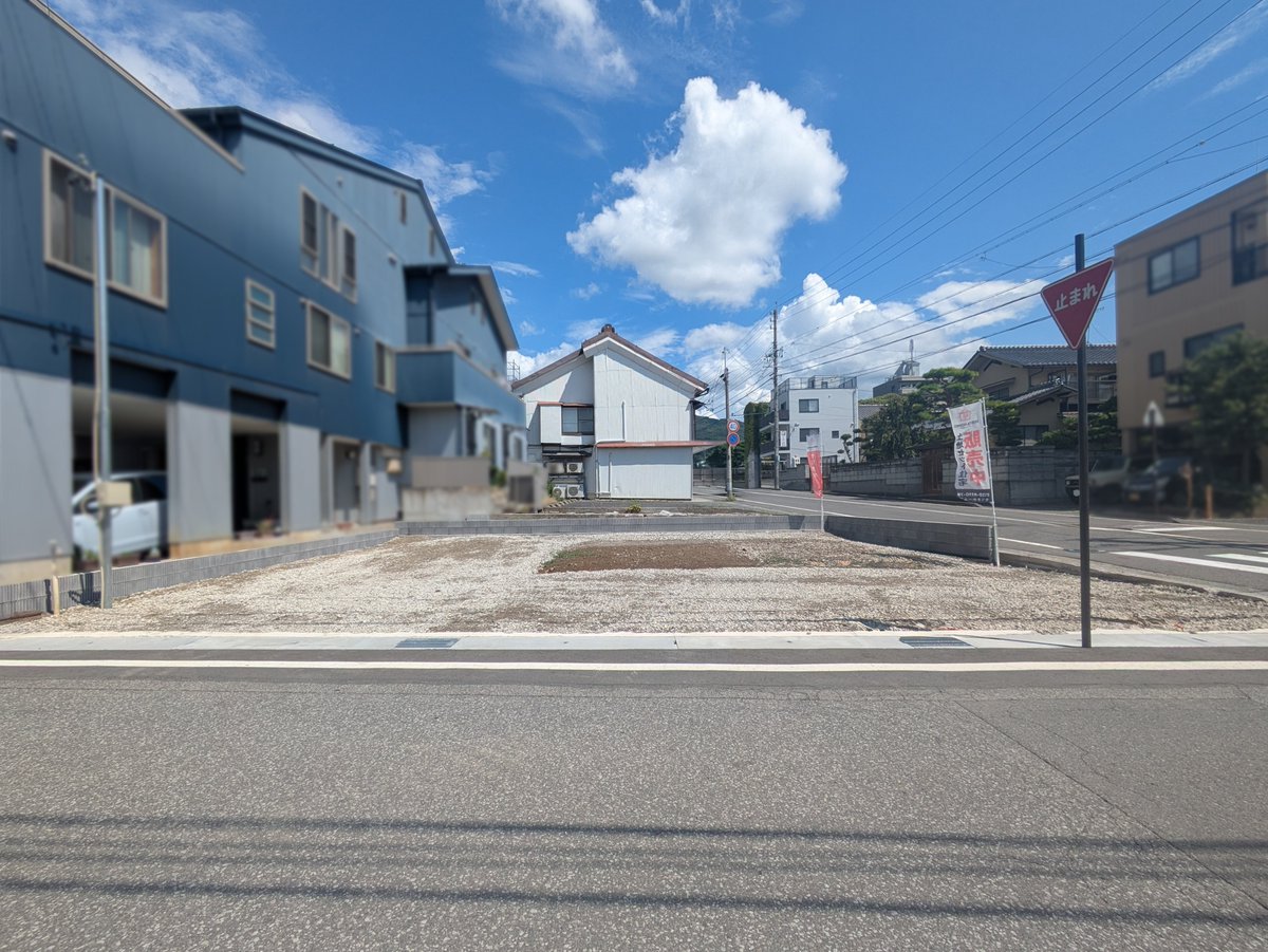 seritahomes's tweet photo. 《物件情報📣》

\ 善光寺まで約700m・二人暮らしにおすすめ / 

📍長野市 Archi Vista長野立町《限定1区画》
✅「善光寺下駅」徒歩約15分
✅駐車2台OK
✅2階LDK＋バルコニー付き

#長野市 #物件情報 #新築一戸建て #建売住宅 https://t.co/DNjm5SrQxF
