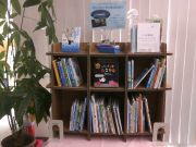shido_lib's tweet photo. 【児童図書コーナ－入り口付近の展示コーナー】
 「ほんのもり号文庫巡回展示」を開催中です。海にまつわる絵本や児童書など、島々を旅していた本を読むことができます。（貸出はできません🙇）９月13日（日）までです♪ https://t.co/rnSTH5q6qZ