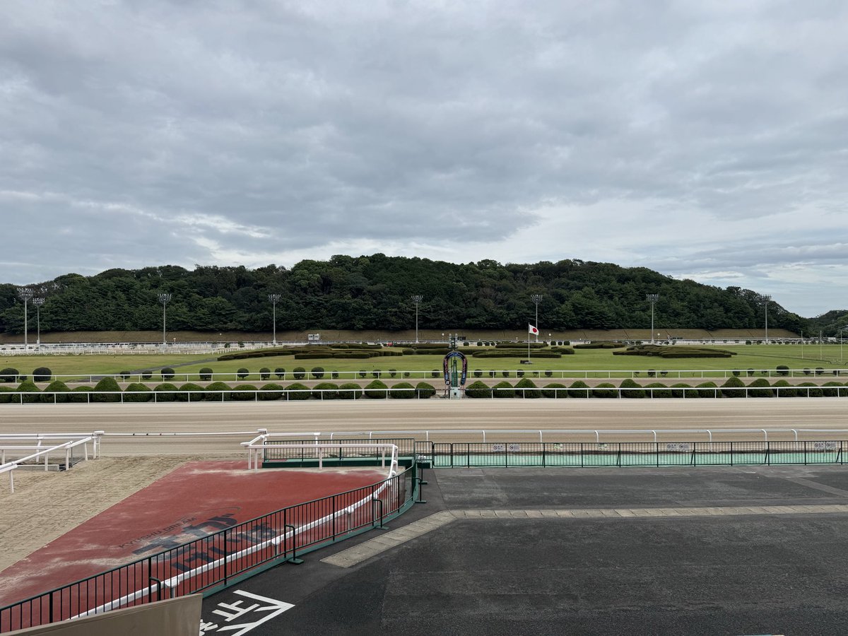 sagaimamura's tweet photo. 今日の佐賀競馬場は曇り空ですが、雨の予報までは出ていません。

馬場発表は「重」。

メインは第３レース「周防灘賞」🐎❗️

MCは #井上瑠香さん、
解説は今村です。

#さがけいば #サガデーナイト競馬
#UMATENA
#うまかつアプリ https://t.co/wZrDQyoO4c