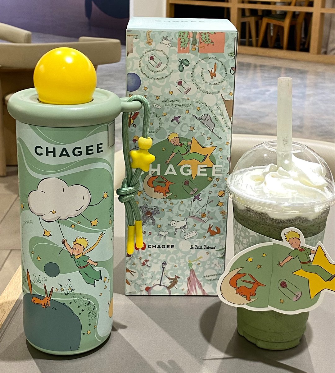 kuIIacino's tweet photo. matchanya menurut aku mirip matcha point sih…. tpi frappenya lebih enak ini

awalnya bimbang bgt mau tumblr yg mana, tapi pas pegang langsng ternyata yang stardusk gede bgt wkwkwkwk bingung bawanya…. yg green wonder lebih lucu diliat langsung

maaci dh beliin @Eruslf https://t.co/E8pozAroYN