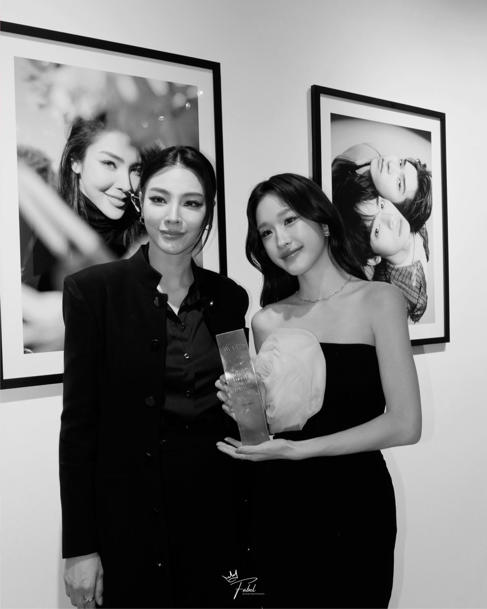 FFabel_Ent's tweet photo. TAKING THIS ONE HOME WITH THE BIGGEST SMILES ✨

Thank you for this incredibly special recognition. It truly means so much to us 🫶

FAYEATOM PRAEW AWARDS PARAGON
#SiamParagonxPraewxFayeAtom
#FayeAtom #FayePeraya #AtomPariya
#FabelEntertainment https://t.co/jLXmUGkAt8