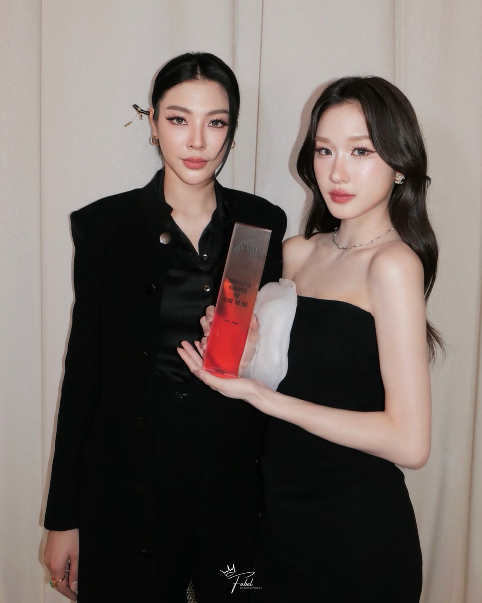 FFabel_Ent's tweet photo. TAKING THIS ONE HOME WITH THE BIGGEST SMILES ✨

Thank you for this incredibly special recognition. It truly means so much to us 🫶

FAYEATOM PRAEW AWARDS PARAGON
#SiamParagonxPraewxFayeAtom
#FayeAtom #FayePeraya #AtomPariya
#FabelEntertainment https://t.co/jLXmUGkAt8