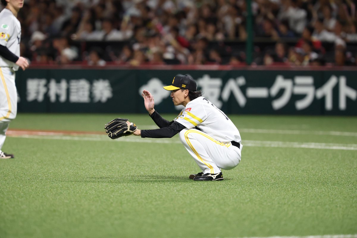 takafullc2's tweet photo. 【1軍】

周東佑京選手が左中間の打球をスーパーキャッチ！

抜けていれば同点になっていた打球…

好投を続ける大津亮介投手を救います！

photo by Kazutaka Kuriki📷 https://t.co/qPSu05kKrS