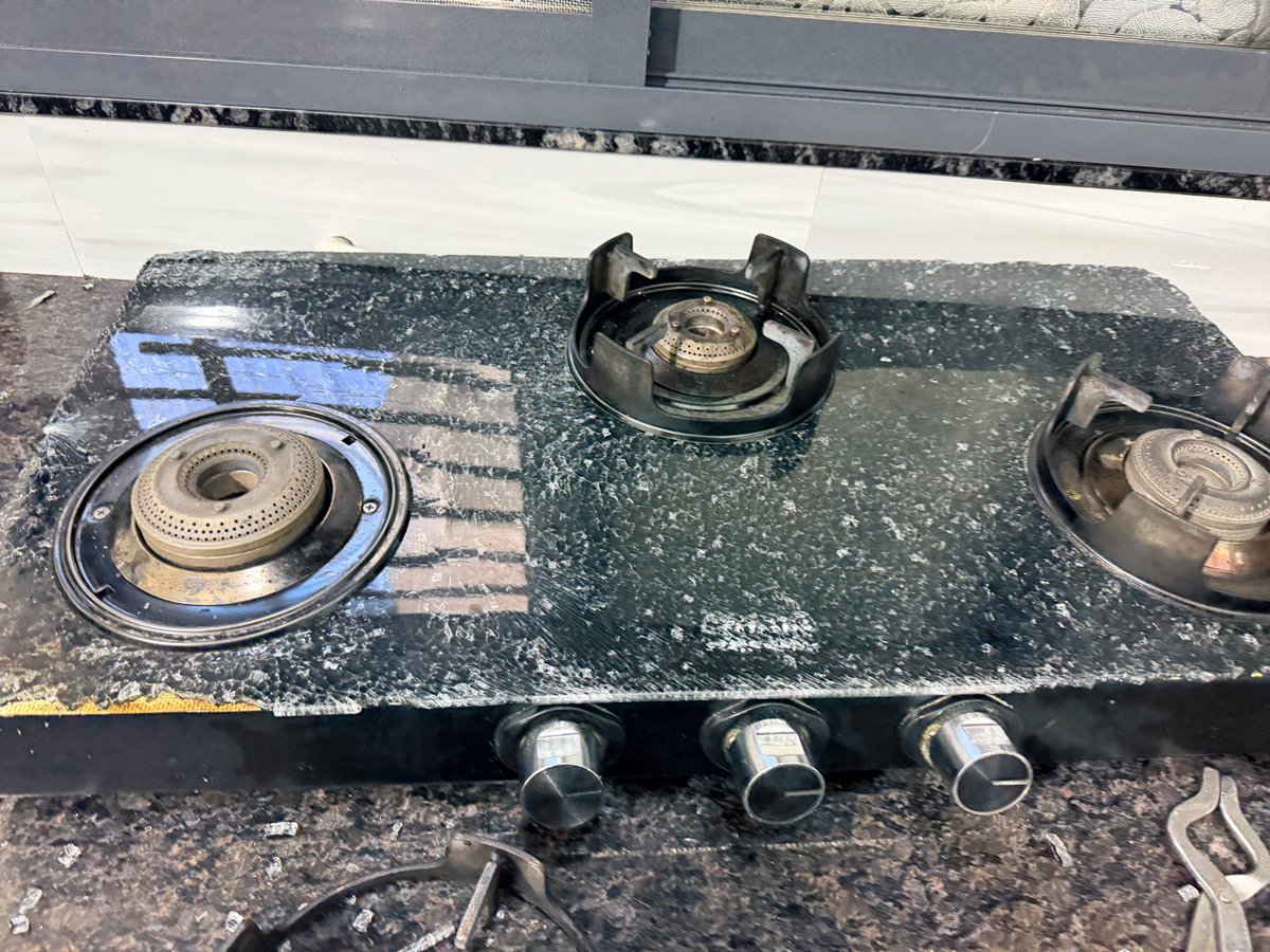 ashrexon's tweet photo. @cromaretail my gas stove’s toughened glass top exploded during normal use, glass everywhere like a blast, contents burned. This is a serious safety defect. Croma support is offering only repair, but I want a replacement or refund. Please resolve. #Croma #ConsumerRights https://t.co/ovzWrf9hbW