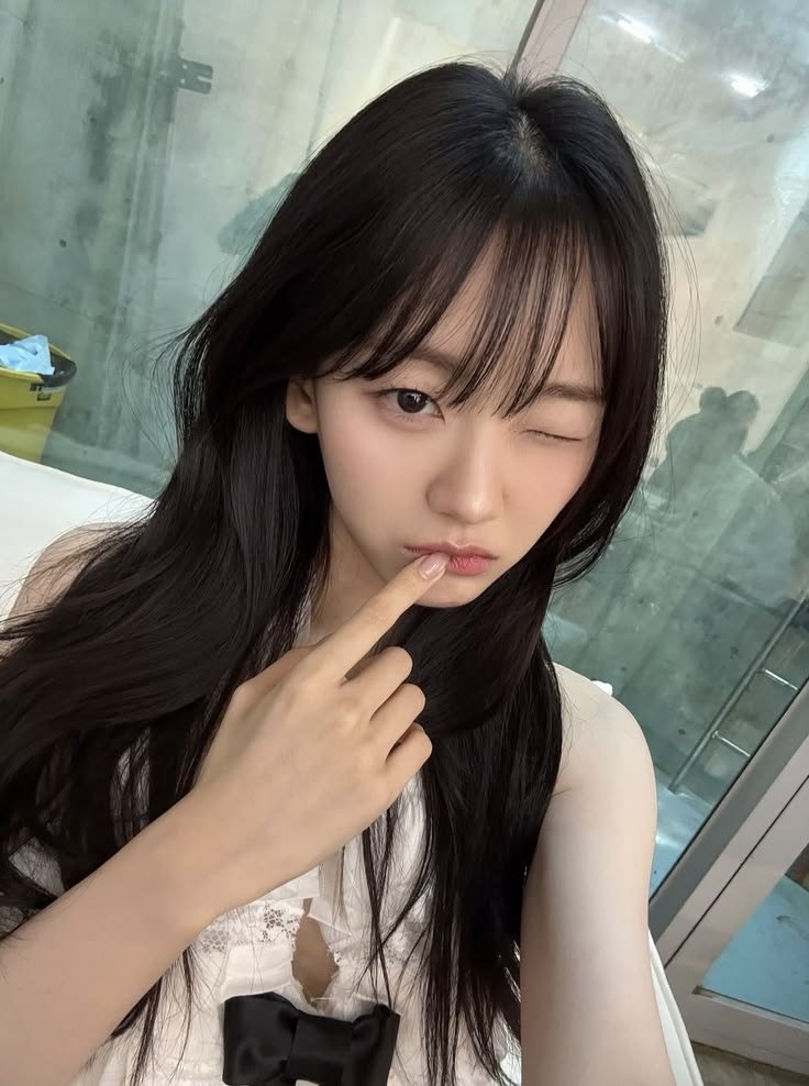 dearlybloomed's tweet photo. @Keneswara Senja, 2000.

menilainya berdasarkan apa? boleh nilai tipe wajahku? https://t.co/0WEms0v983