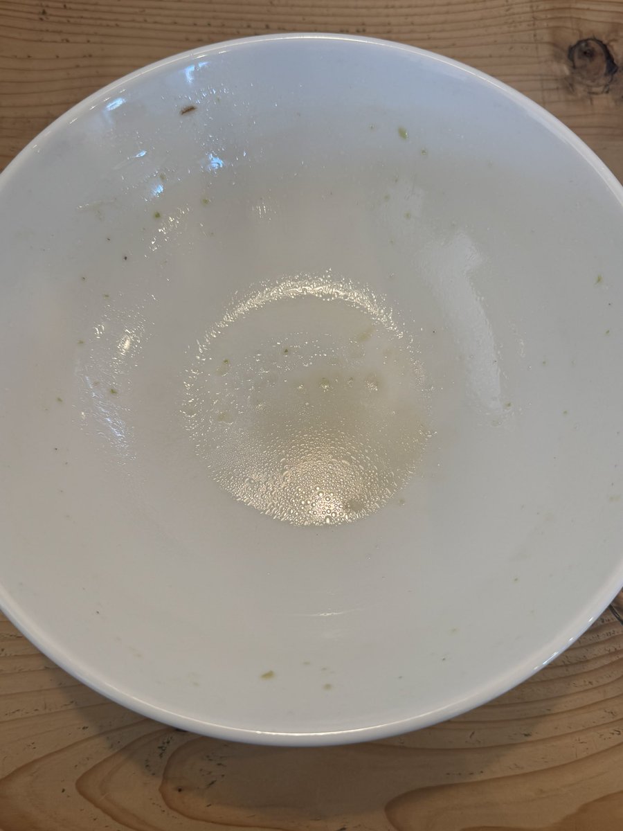 shigerumisaka's tweet photo. 朝っぱらから聖菜にガチギレして、遅めのランチは2026年10回目のKiriya🍜

潮と青のコンビネーションが秀逸✨ https://t.co/HXhHHEc27n