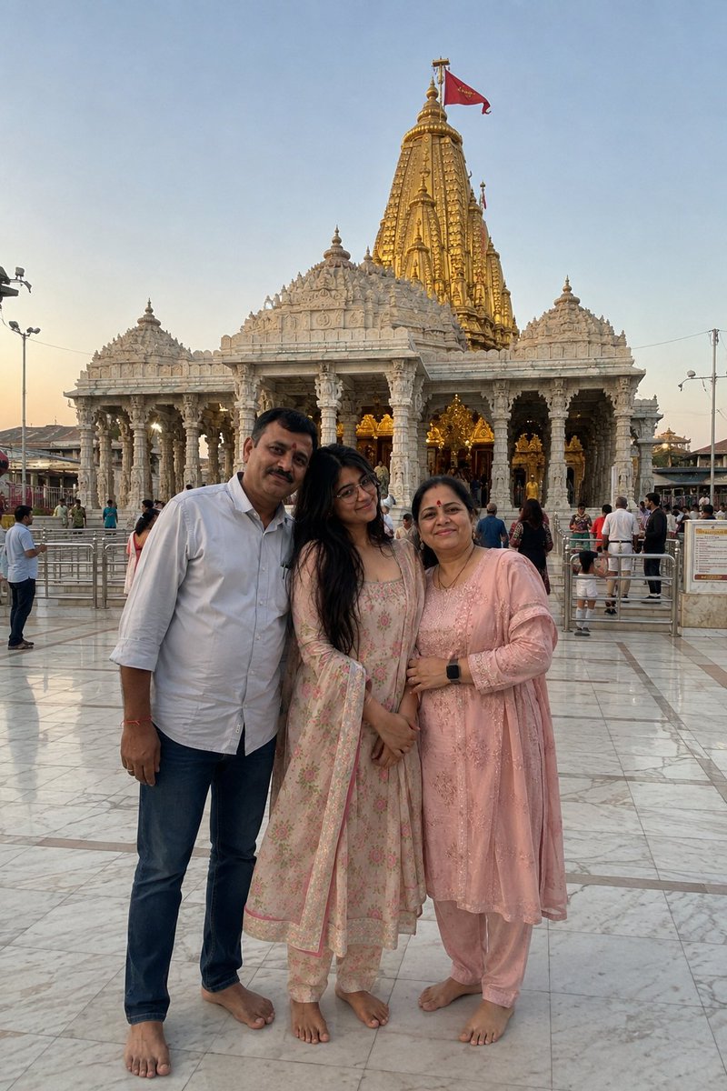 moonxsiddhi's tweet photo. Blessed, glowing &amp; grateful. 🌸✨ One trip to Ambaji, a thousand prayers answered. Jai Maa Ambe. ❤️🙏
#Ambaji #AmbajiTemple #JaiMaaAmbe #Gujarat #GujaratTourism #TempleVibes #SpiritualVibes #IndianGirl #TravelIndia #DesiAesthetic #IncredibleIndia #Blessed #WeekendGetaway #Explor https://t.co/4XtINKtFOy