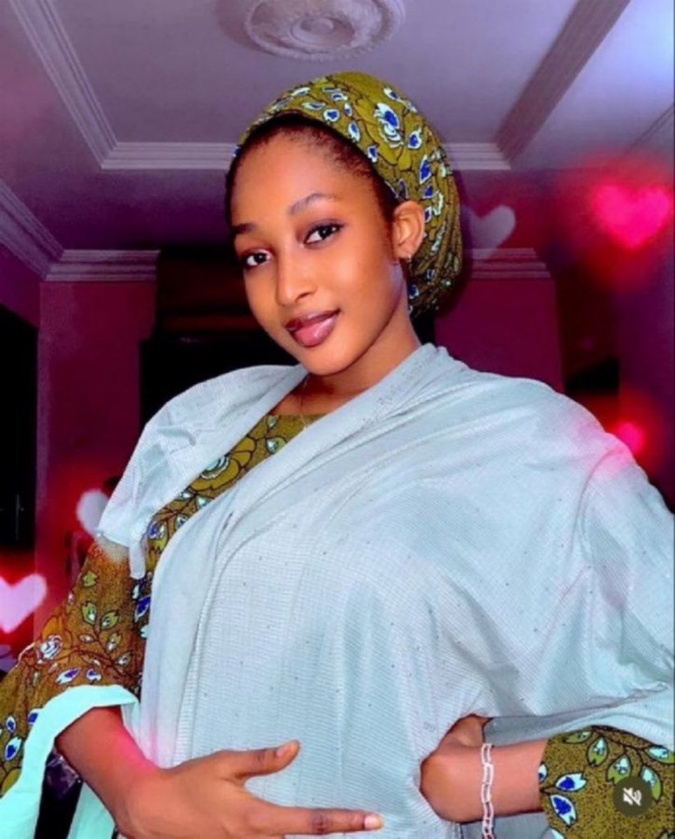 Ameenaerh_'s tweet photo. I'm Still single please can we exchange WhatsApp number??😭😭 https://t.co/U4A7jODzGr