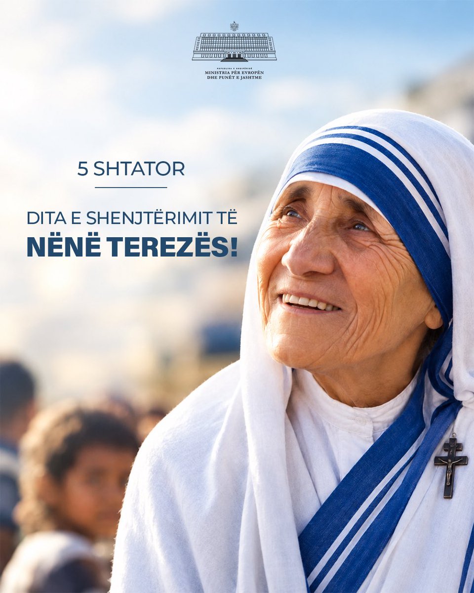 AlbanianDiplo's tweet photo. Sot Shqipëria nderon Nënë Terezën, Gonxhe Bojaxhiun, shqiptaren që u bë shenjtore dhe simbol universal i dashurisë në veprim, i përkushtimit ndaj më të varfërve dhe i respektit për dinjitetin e çdo njeriu.

Në përvjetorin e ndarjes së saj nga jeta, bota shënon gjithashtu Ditën Ndërkombëtare të Bamirësisë, të vendosur nga Kombet e Bashkuara në nderim të veprës dhe trashëgimisë së saj.

Në këtë ditë, Shqipëria nuk kujton vetëm një prej bijave të saj më të njohura, por edhe një vlerë që i ka dhënë mbarë njerëzimit: bindjen se dhembshuria merr kuptim kur shndërrohet në veprim dhe se askush nuk duhet të mbetet jashtë kujdesit tonë.

Trashëgimia e Nënë Terezës mbetet krenari për shqiptarët dhe një thirrje e përhershme për më shumë solidaritet, përkujdesje dhe humanitet. 🇦🇱