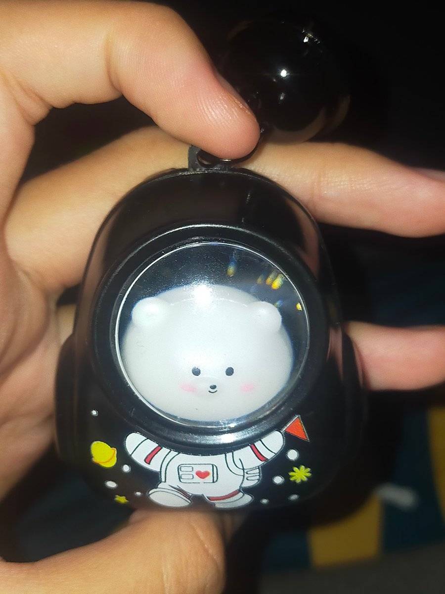 threeamsobbing's tweet photo. i got a keychain it made me so happy i love it so much https://t.co/Z5QDaXXJHZ