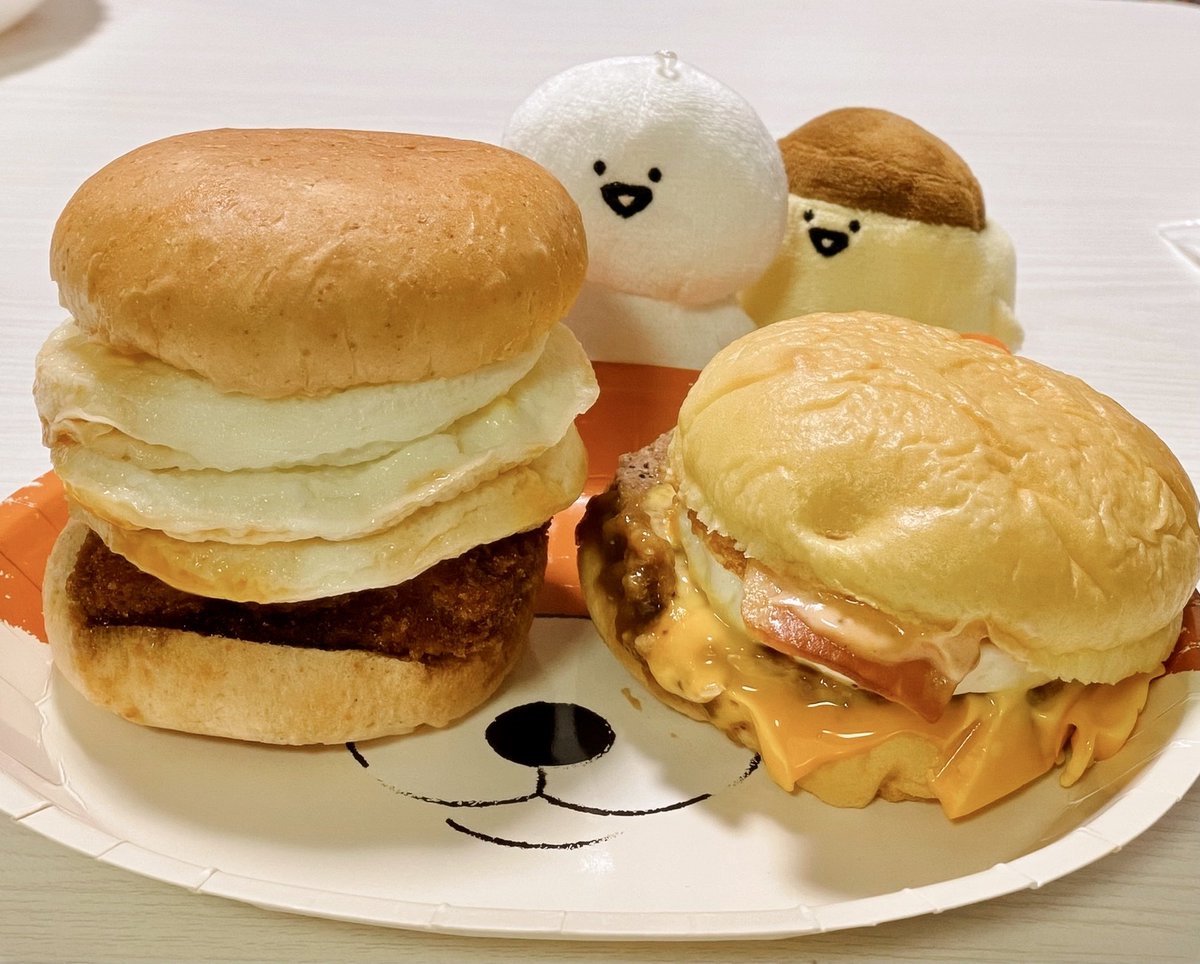reiyanui2's tweet photo. 左がケンタッキーの月見🍔
右がマックの月見🍔
いただきます https://t.co/44ASQvUcJB