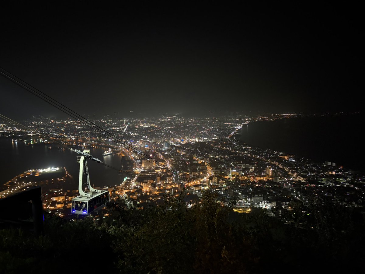 ayatoR_1108's tweet photo. これが100万ドルの夜景…✨️🌃
平次が和葉に告った場所ですね❣️
天気に恵まれて良かった🥹 https://t.co/PTUHn8nUPJ
