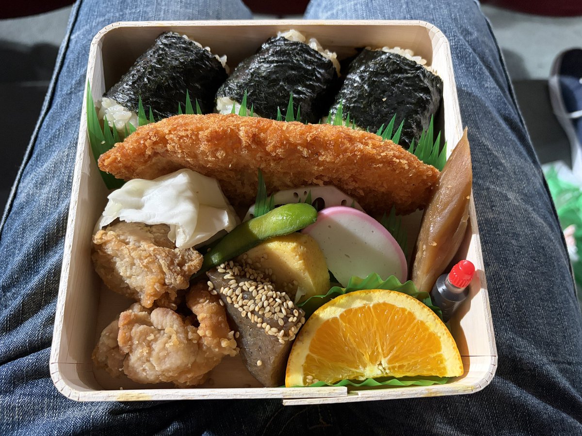 silvic2024's tweet photo. マツダスタジアム、3-3と拮抗しています。そんな中、予告通りむさしのお弁当で舌鼓🍱 https://t.co/4m1eG0cfFq