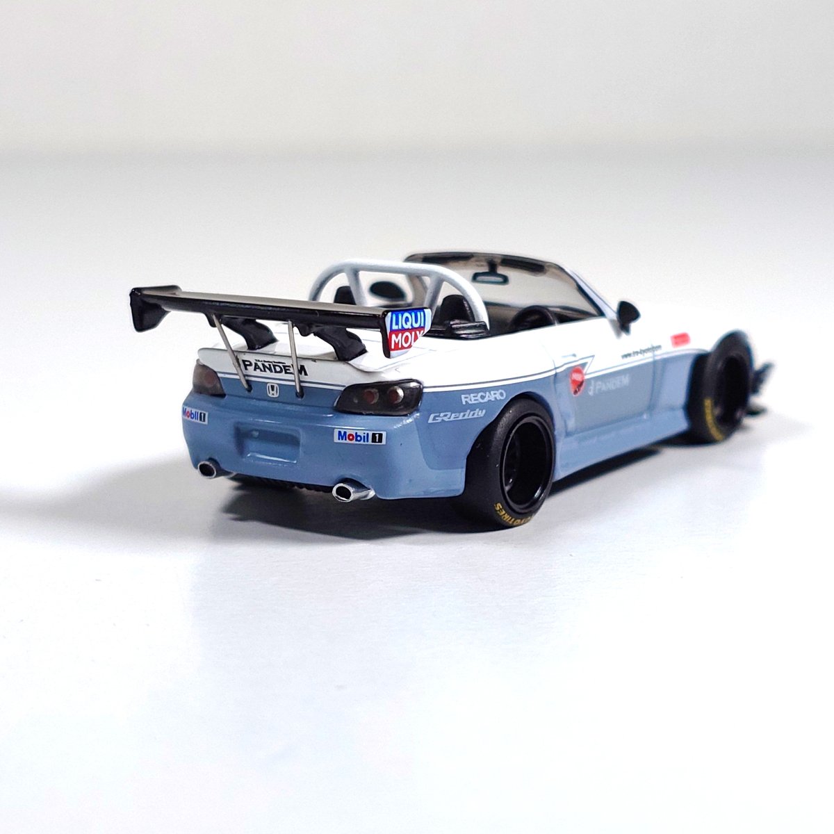 S2000_HONDA's tweet photo. POP RACEの1/64 PANDEM S2000を入手！  TRA京都のパンデム仕様で、最高にカッコいい。 1/64ながらボンネット開閉＆エンジンルームまで超精巧です👀✨ https://t.co/xVW7bNSx8i