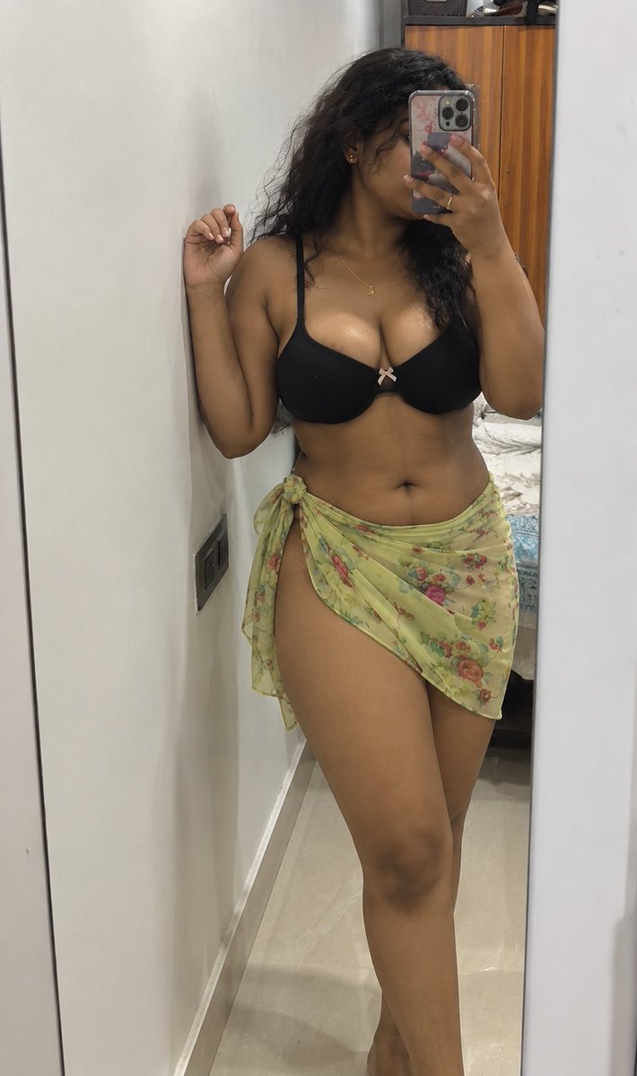 MsManikan3785's tweet photo. Friends kuda trip la irunthen

Yen alu ena tease panna enaku Ava pic send panna

Antha time Friend enoda phone la photos eduthutu irunthen.Ava send panna mgs open agi antha photo va parthutan
Paavi payan parthathum illama group la share pannitan

Dress ilama send panu mgs pannita https://t.co/vZUm1WKxVq