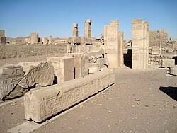 MorEdge_Insight's tweet photo. 1/ 🧵🧵🧵

On an island in the Nile at Aswan, in the 400s BCE, there was a Jewish garrison working for the Persian Empire.

They had Hebrew names. They wrote Aramaic. They kept Shabbat. And they had a temple to YHW standing next to an Egyptian temple of the ram-god Khnum.

That is not a sentence most people expect to read or hear.